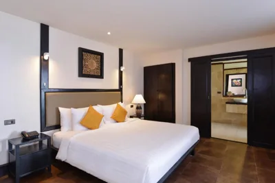 Deluxe Double or Twin Room with Spa Pool and Sea View — Andaman White Beach Resort